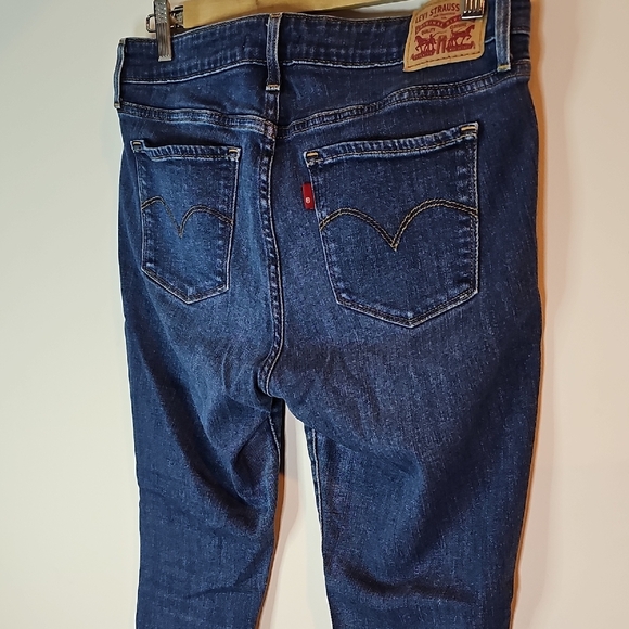 Levi's 711 Blue 31x26 Cropped Ankle Jeans with Tapered Fit - Picture 3 of 13
